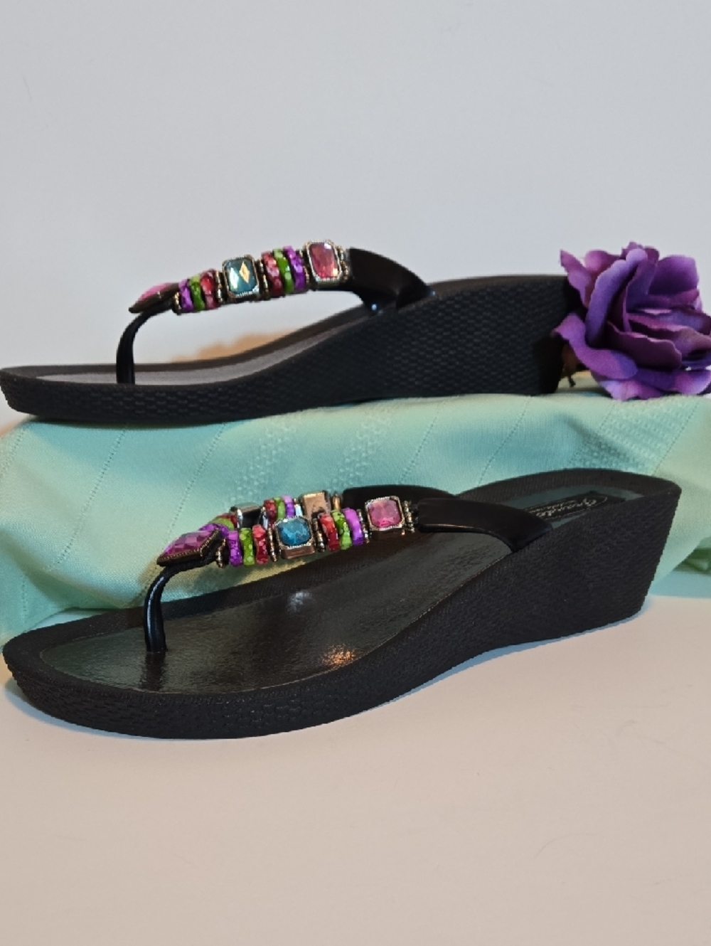 Grandco Jeweled Wedge Sandals – Black Flip‑Flops with Multicolor Stones Sz 9 - Picture 4 of 8